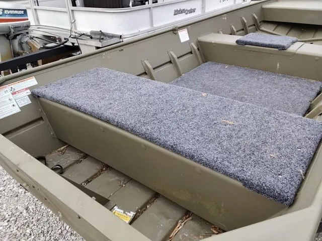 Slide: The Image of Lowe L1648M Jon 2024 - 5