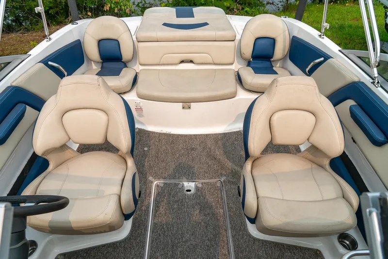 Slide: The Image of Interior of 2014 Chaparral 21 Ski & Fish H2O boat with beige and blue seating. - 18