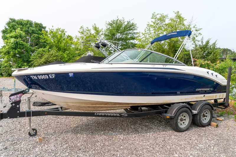 Slide: The Image of 2014 Chaparral 21 Ski & Fish H2O boat on trailer, parked outdoors. - 5