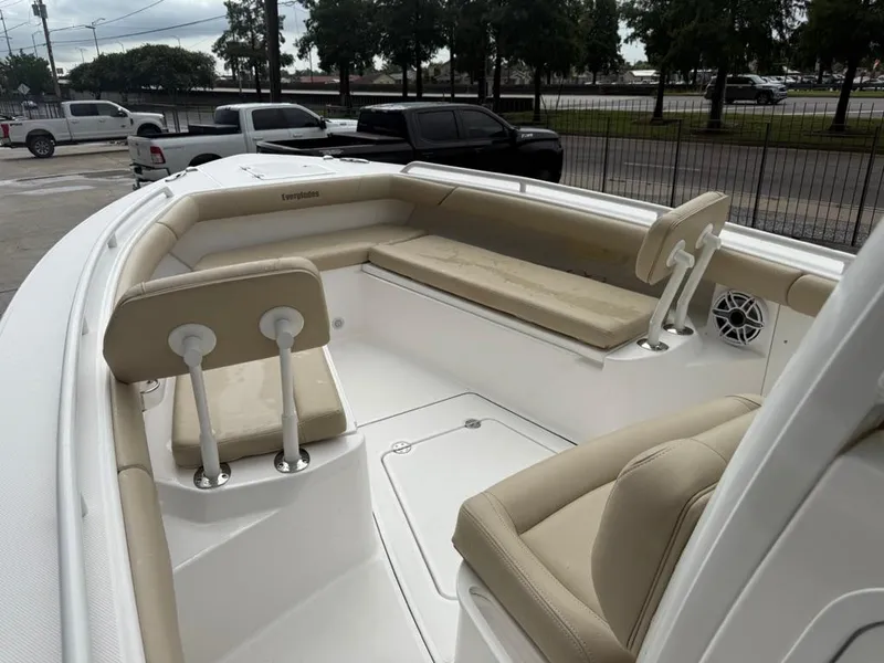 Slide: The Image of Everglades 273 Center Console 2021 - 17
