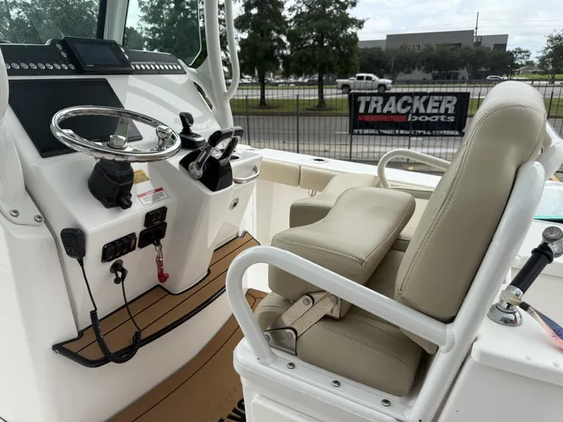 Slide: The Image of Everglades 273 Center Console 2021 - 21