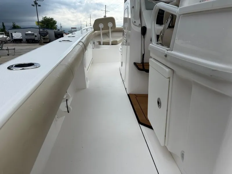 Slide: The Image of Everglades 273 Center Console 2021 - 8