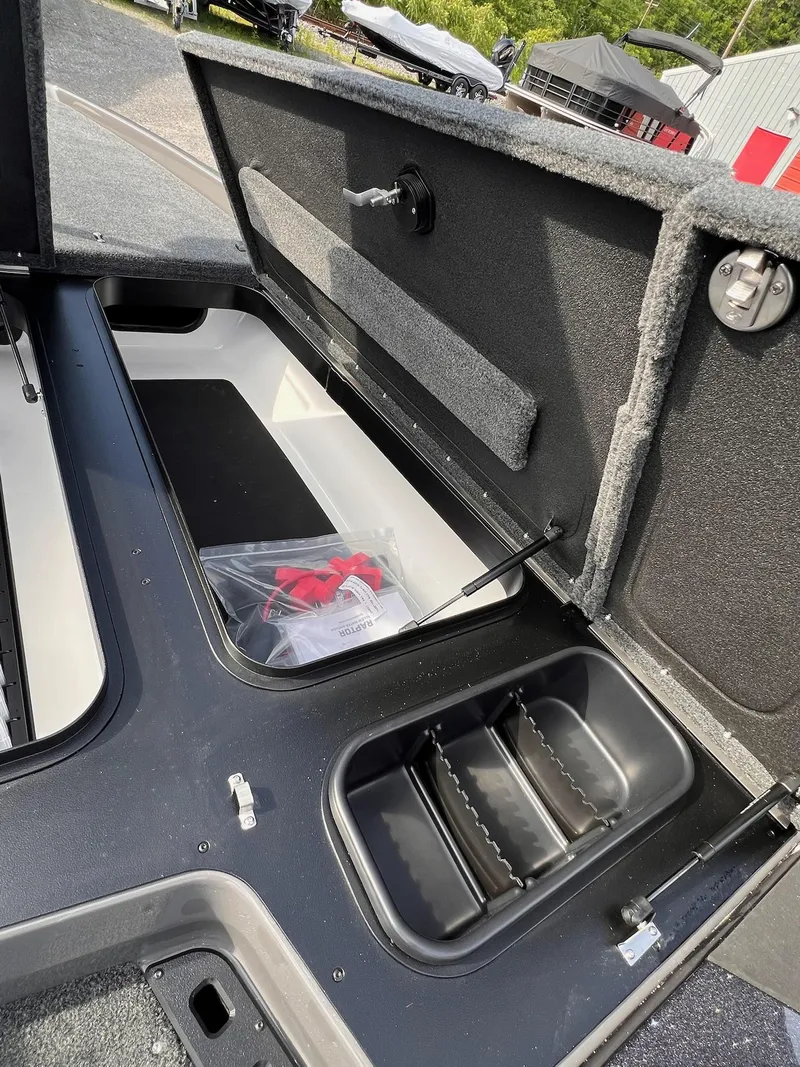 Slide: The Image of Skeeter ZXR21 2025 - 30