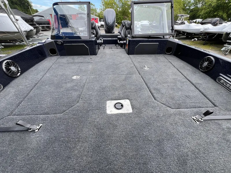 Slide: The Image of Skeeter WXR2260 2025 - 42