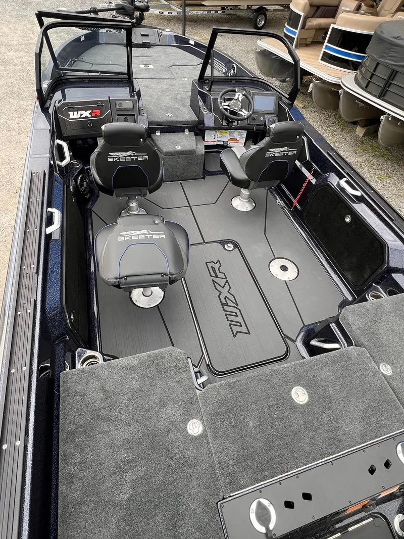 Slide: The Image of Skeeter WXR2260 2025 - 43