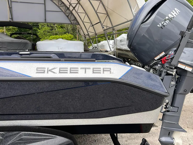 Slide: The Image of Skeeter WXR2260 2025 - 50