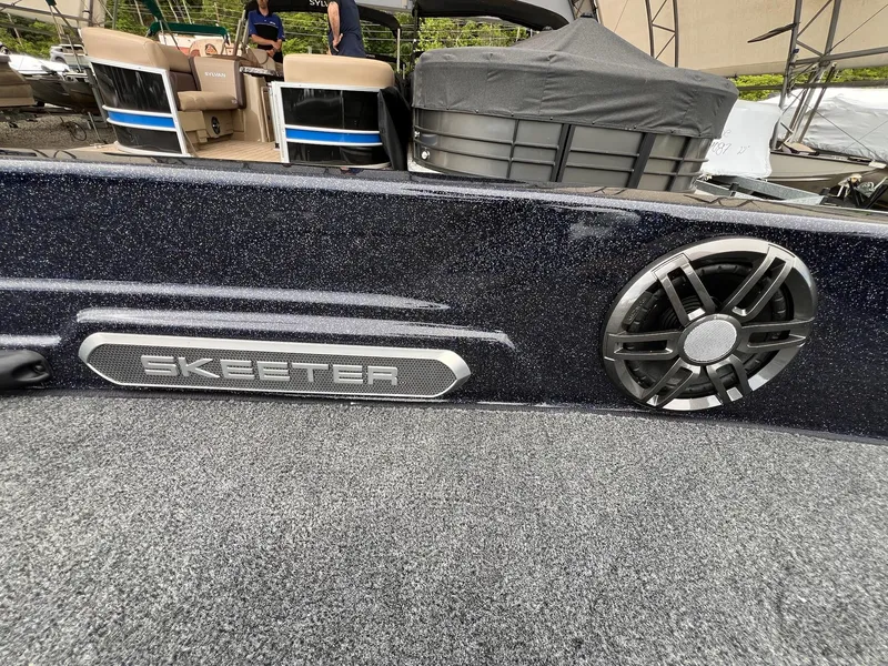 Slide: The Image of Skeeter WXR2260 2025 - 6