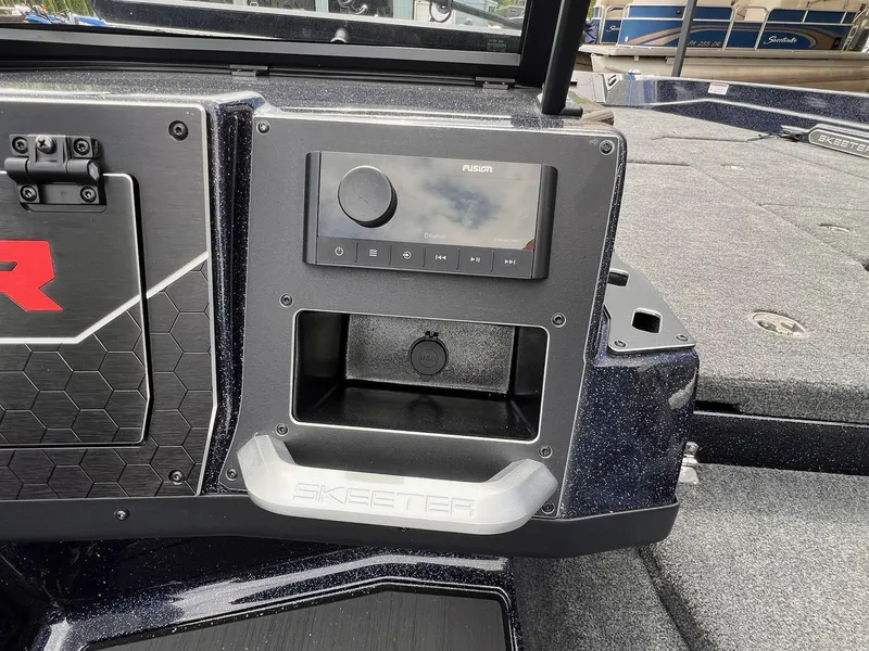 Slide: The Image of Skeeter WXR2260 2025 - 7