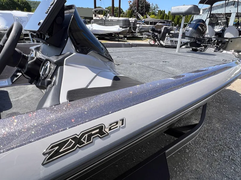 Slide: The Image of Skeeter ZXR21 2025 - 9