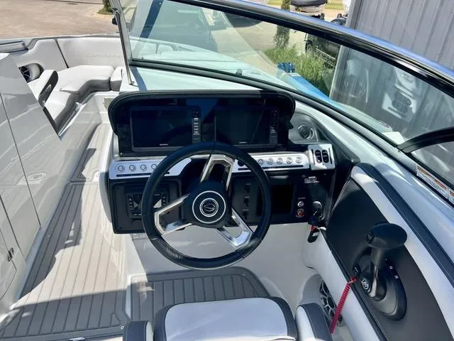 Slide: The Image of Crownline Boats 270 SS 2024 - 14