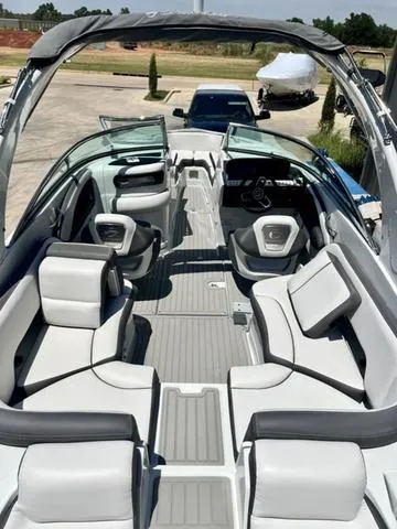 Slide: The Image of Crownline Boats 270 SS 2024 - 20