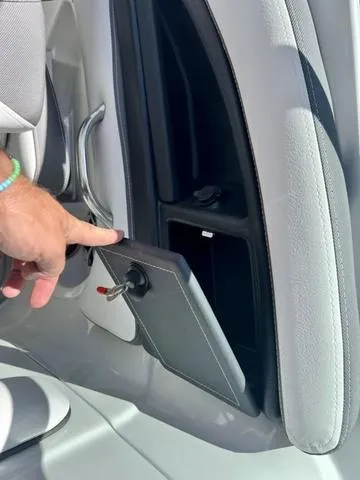 Slide: The Image of Crownline Boats 270 SS 2024 - 23