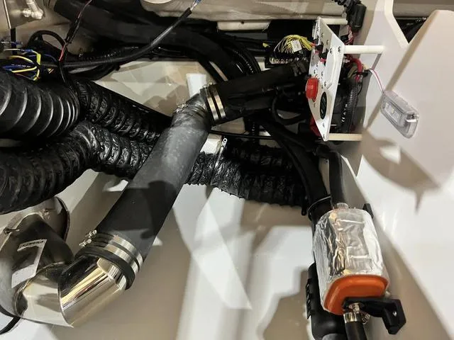 Slide: The Image of Crownline Boats 240 SS LPX 2024 - 15