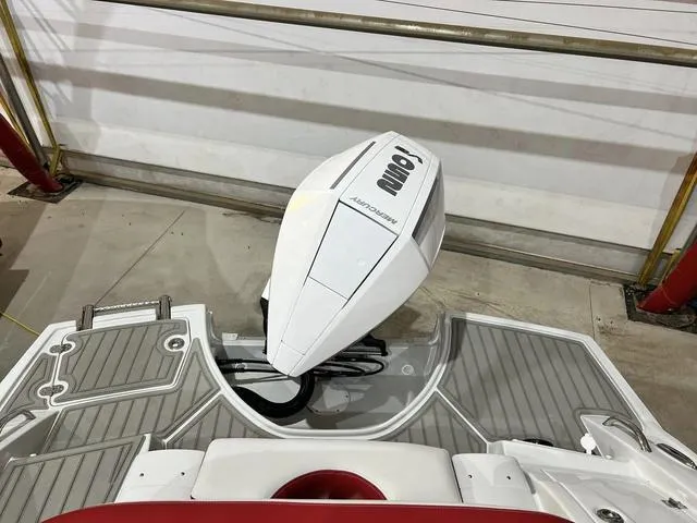 Slide: The Image of Crownline Boats 250 XSS 2024 - 14