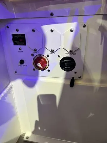 Slide: The Image of Crownline Boats 250 XSS 2024 - 5