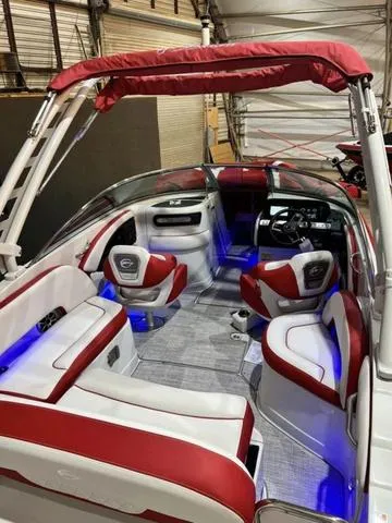 Slide: The Image of Crownline Boats 250 XSS 2024 - 7