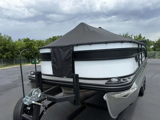 Slide: The Image of Lowe SF212 WT 2025 - 6