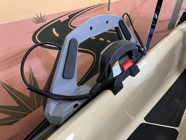 Slide: The Image of Sea-Doo Wake™ 170 BRP Premium Audio, iDF, iBR 2025 - 11