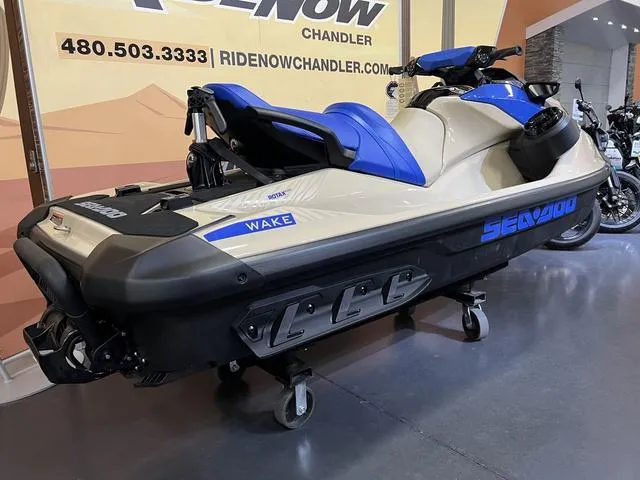 Slide: The Image of Sea-Doo Wake™ 170 BRP Premium Audio, iDF, iBR 2025 - 4