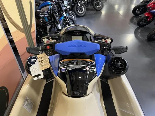 Slide: The Image of Sea-Doo Wake™ 170 BRP Premium Audio, iDF, iBR 2025 - 6