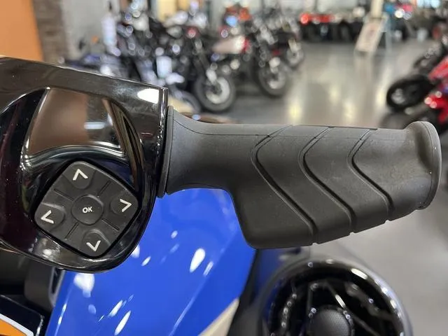 Slide: The Image of Sea-Doo Wake™ 170 BRP Premium Audio, iDF, iBR 2025 - 9