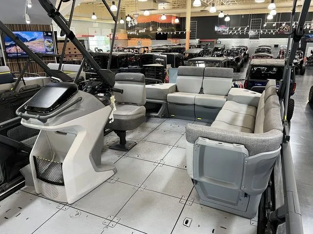 Slide: The Image of Sea-Doo Switch Sport 21 2025 - 5