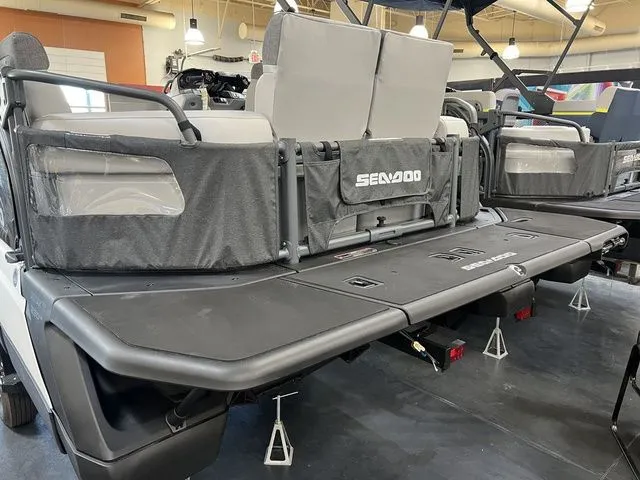 Slide: The Image of Sea-Doo Switch Sport 21 2025 - 8