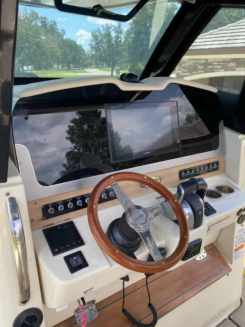 Slide: The Image of Chris-Craft Catalina 30 2020 - 30
