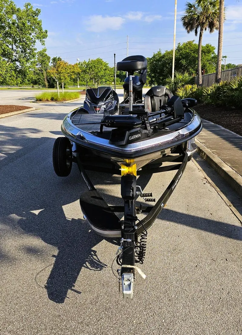 Slide: The Image of 2025 Ranger Z519R Cup-Equipped boat on trailer in sunny outdoor setting. - 5