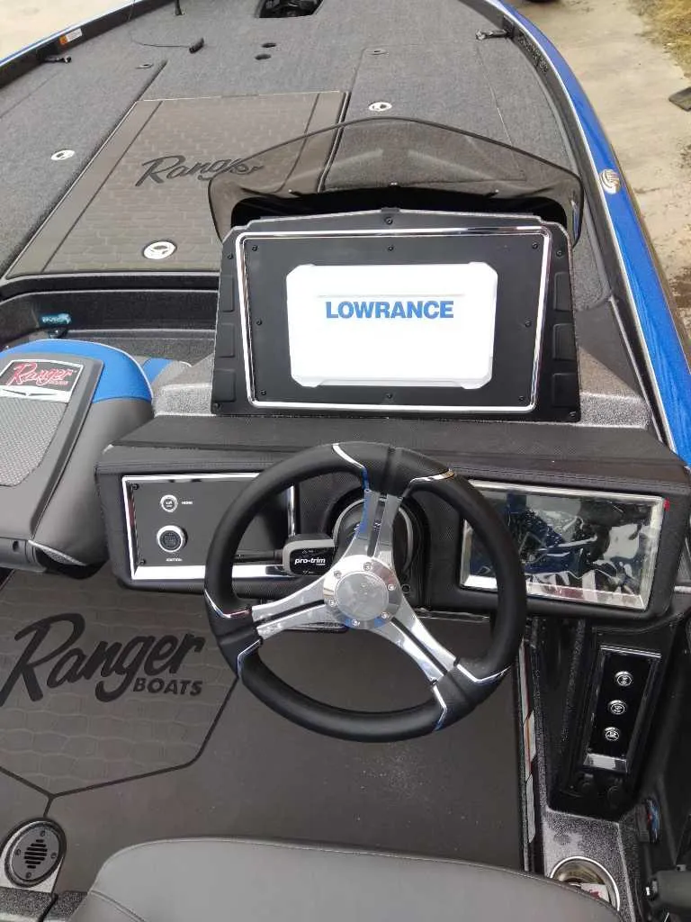 Slide: The Image of 2025 Ranger Z521R boat dashboard with Lowrance display and steering wheel. - 4