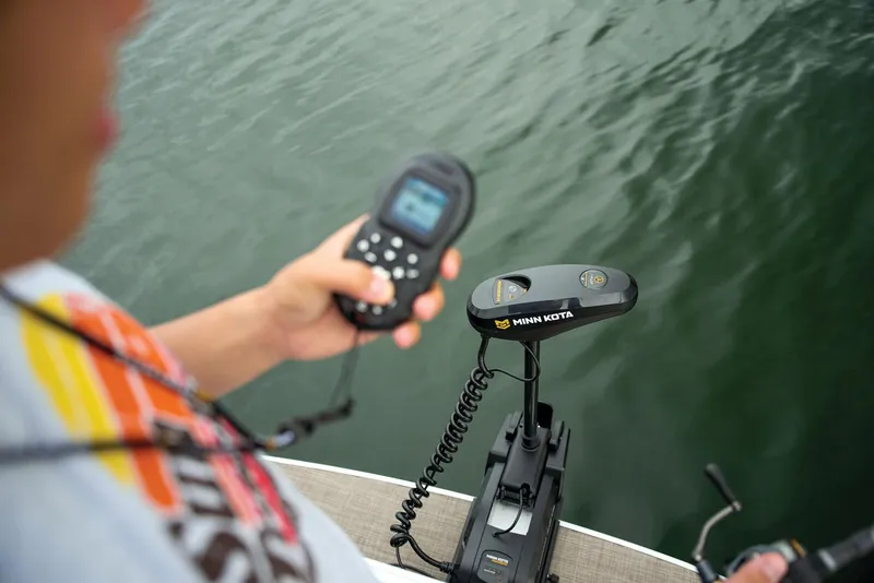 Slide: The Image of Sun Tracker SportFish 22 DLX 2025 - 83