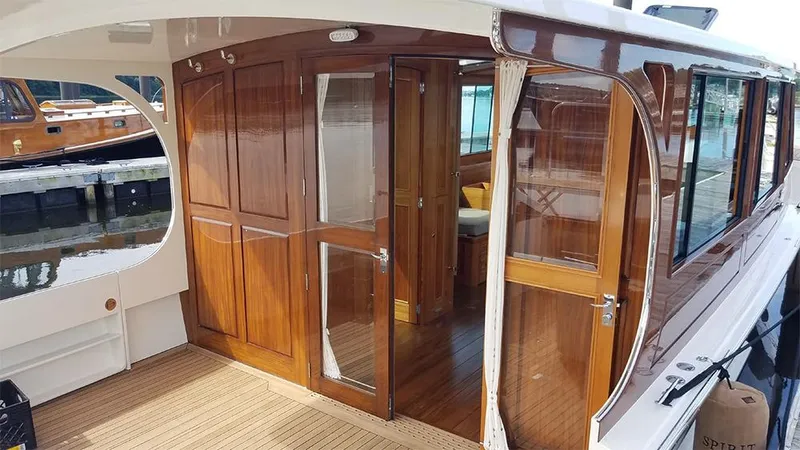 Slide: The Image of Aft cockpit to main salon - 6