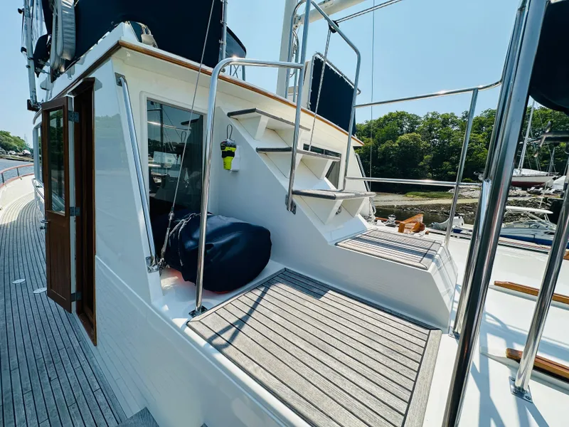 Slide: The Image of Grand Banks 49 Classic 1998 - 104