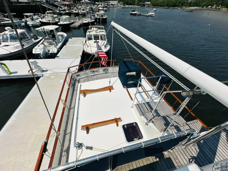 Slide: The Image of Grand Banks 49 Classic 1998 - 120