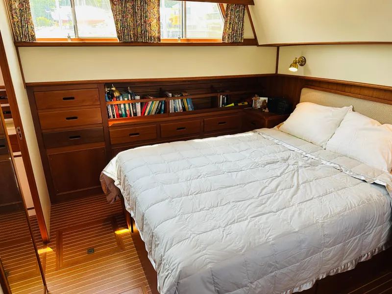 Slide: The Image of Grand Banks 49 Classic 1998 - 66