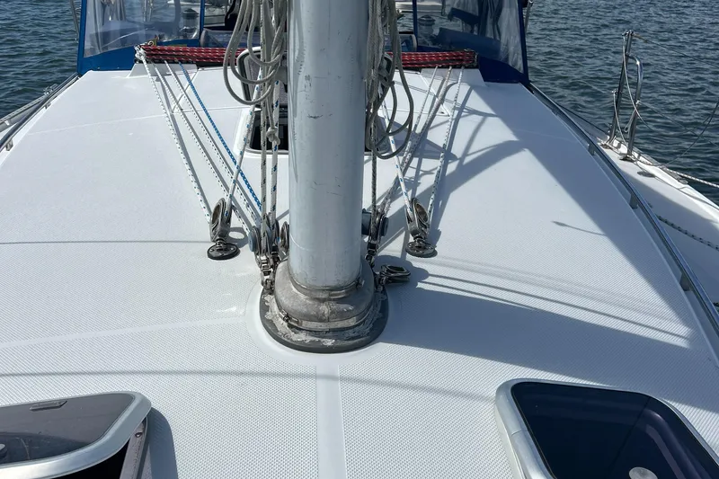 Slide: The Image of Deck view of 1998 Catalina 36MKII sailboat with mast and rigging. - 3