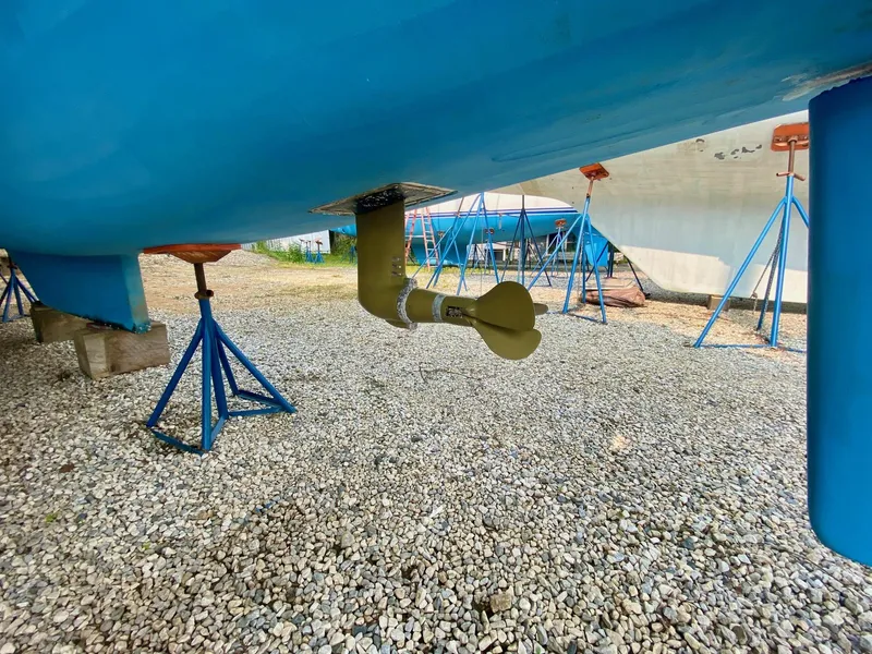 Slide: The Image of Celtic Yachts 40 (2016) hull and propeller on stands, gravel ground. - 14