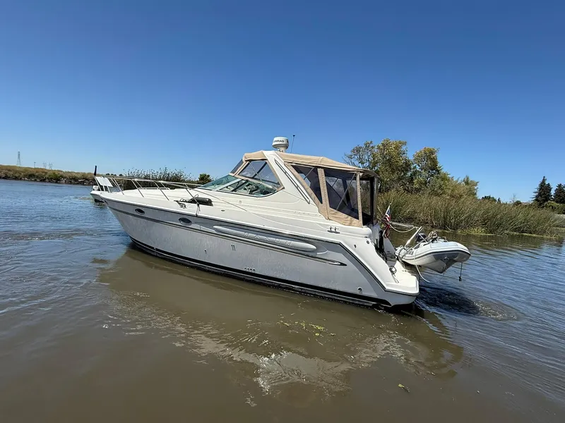 The Image of 2000 Maxum 3700 SCR yacht on calm water under clear blue sky. - 0