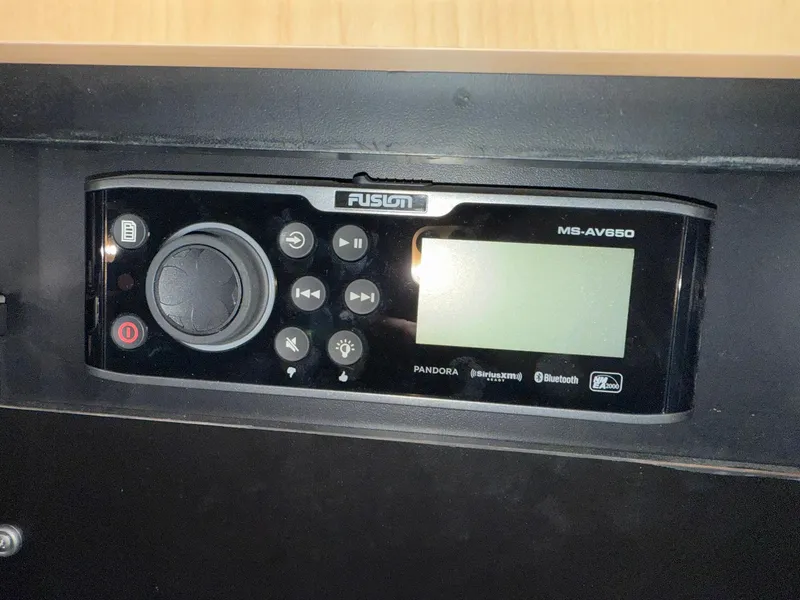 Slide: The Image of Fusion MS-AV650 marine stereo system in a 2000 Maxum 3700 SCR boat. - 18