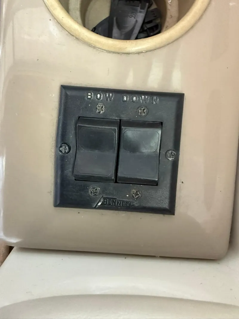 Slide: The Image of Bow thruster control panel on a 2000 Maxum 3700 SCR boat. - 24