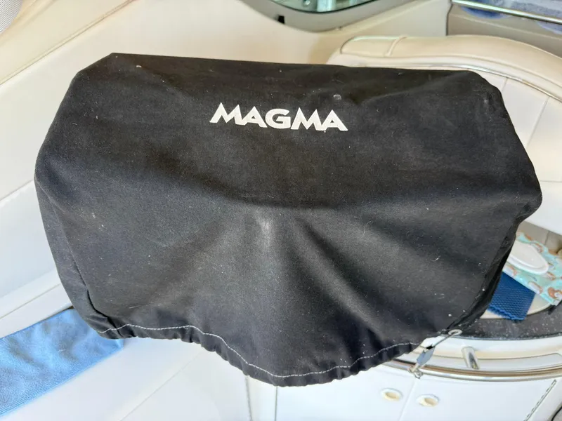 Slide: The Image of Black Magma grill cover on Maxum 3700 SCR boat, 2000 model. - 9