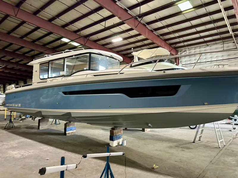 Slide: The Image of Nimbus Commuter 11 X Edition 2024 - 4