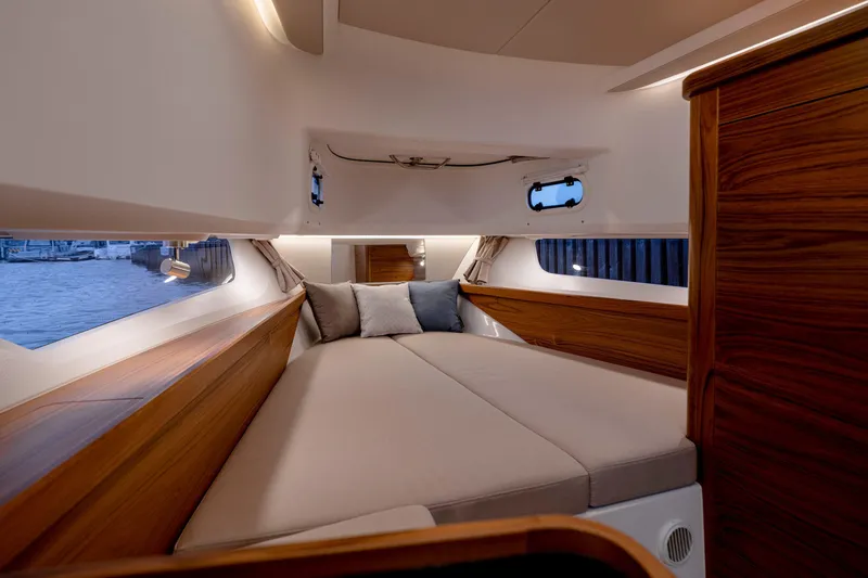 Slide: The Image of Nimbus Commuter 11 X Edition 2024 - 7