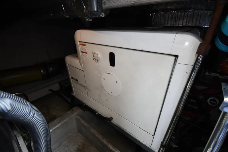 Slide: The Image of Carver 530 Voyager Pilothouse 1998 - 107