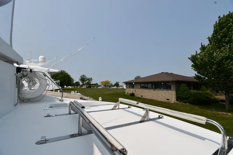 Slide: The Image of 1998 Carver 530 Voyager Pilothouse yacht docked near a lakeside house. - 31
