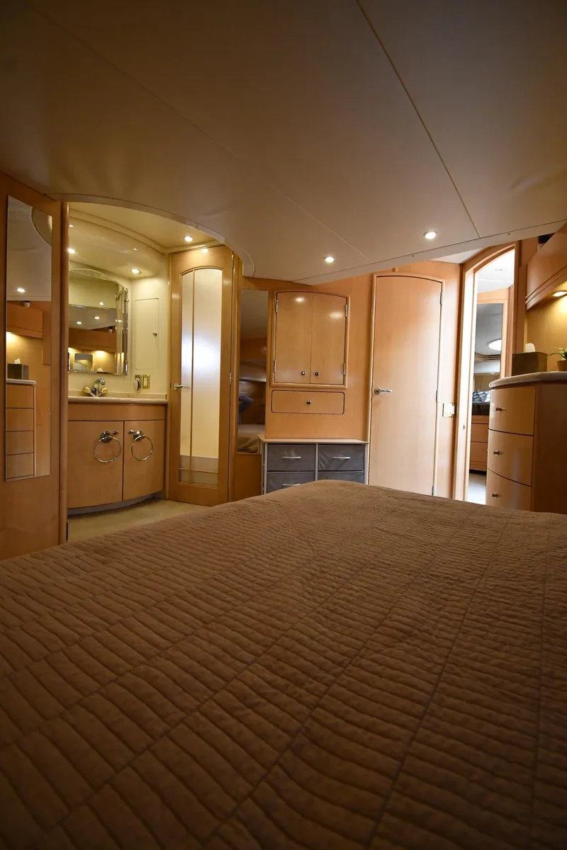 Slide: The Image of Carver 530 Voyager Pilothouse 1998 - 56