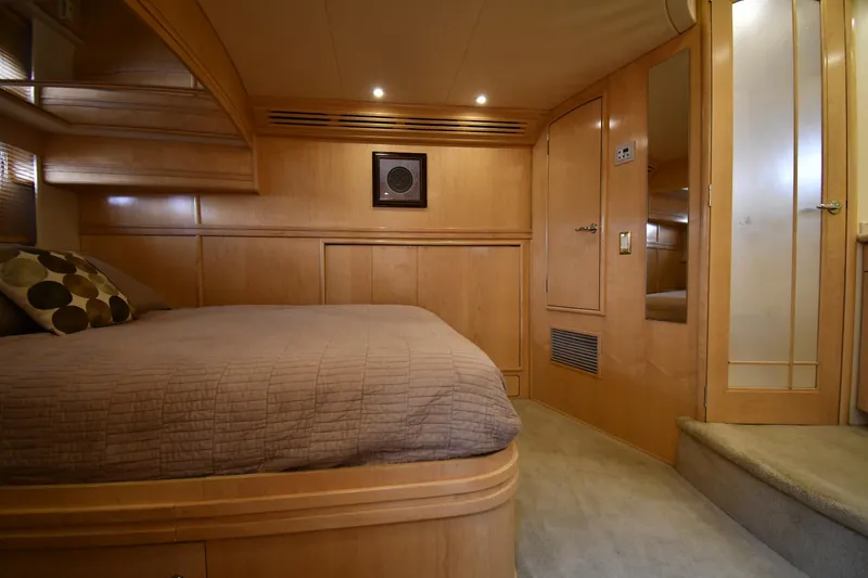 Slide: The Image of Carver 530 Voyager Pilothouse 1998 - 57