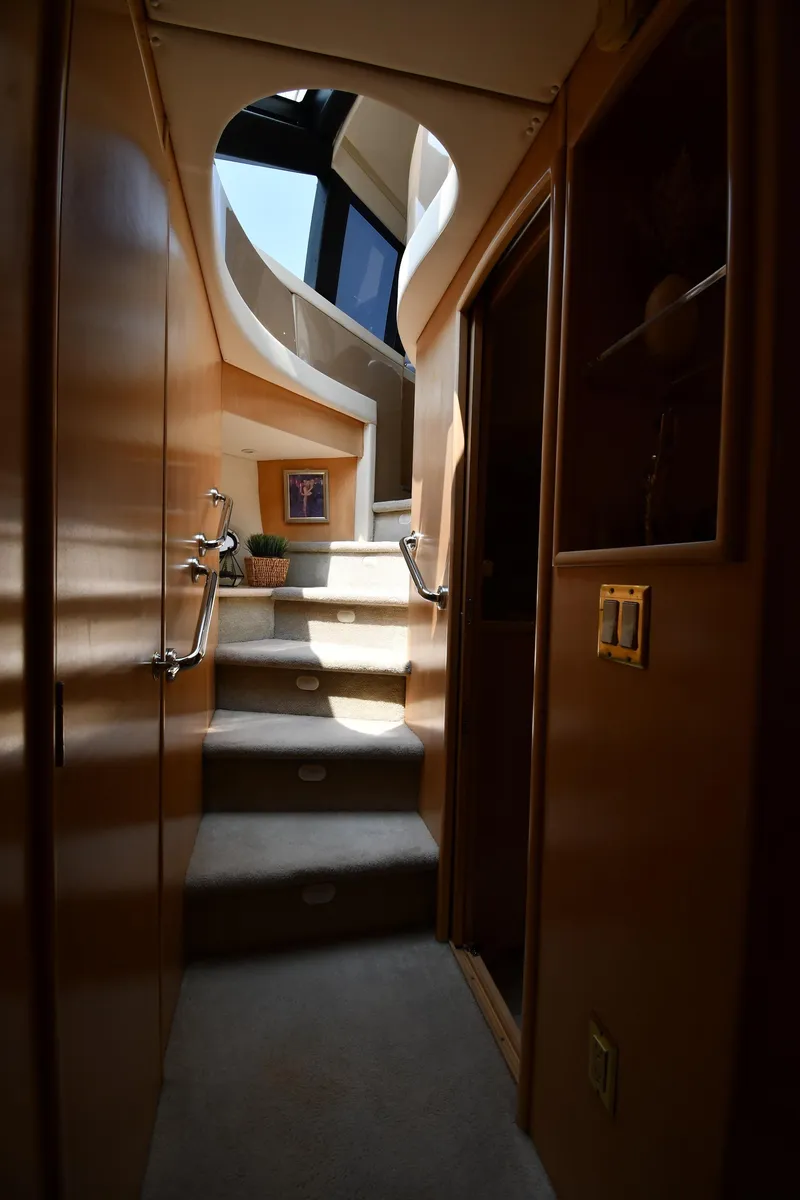 Slide: The Image of Carver 530 Voyager Pilothouse 1998 - 65