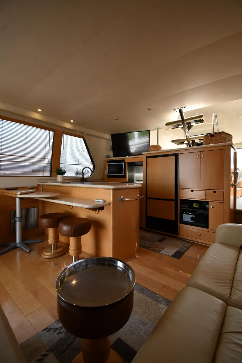 Slide: The Image of Carver 530 Voyager Pilothouse 1998 - 69