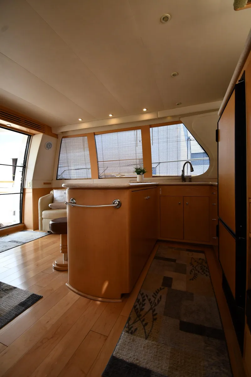 Slide: The Image of Carver 530 Voyager Pilothouse 1998 - 72